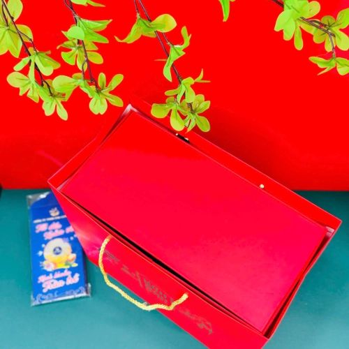 Hộp Quà Hai Tầng Tinh Chế VIP Khuôn Lá Giữ Chân Hai Đầu Loại 100gram